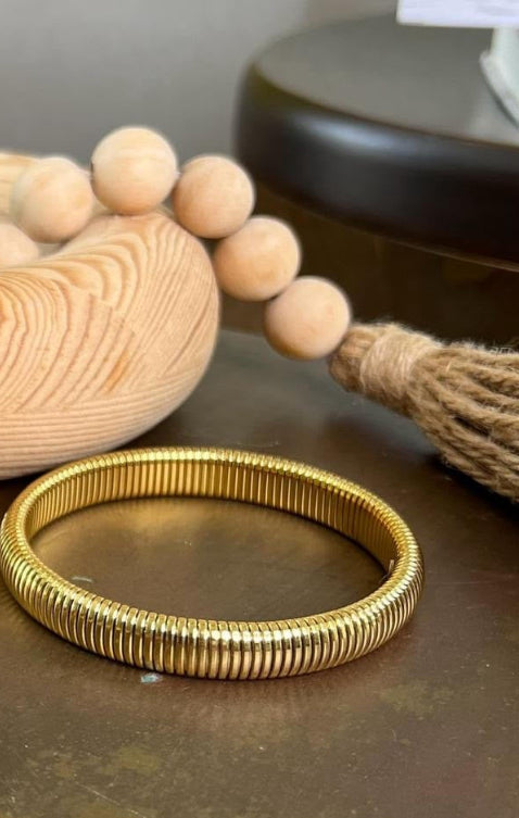 Bangle solid gold