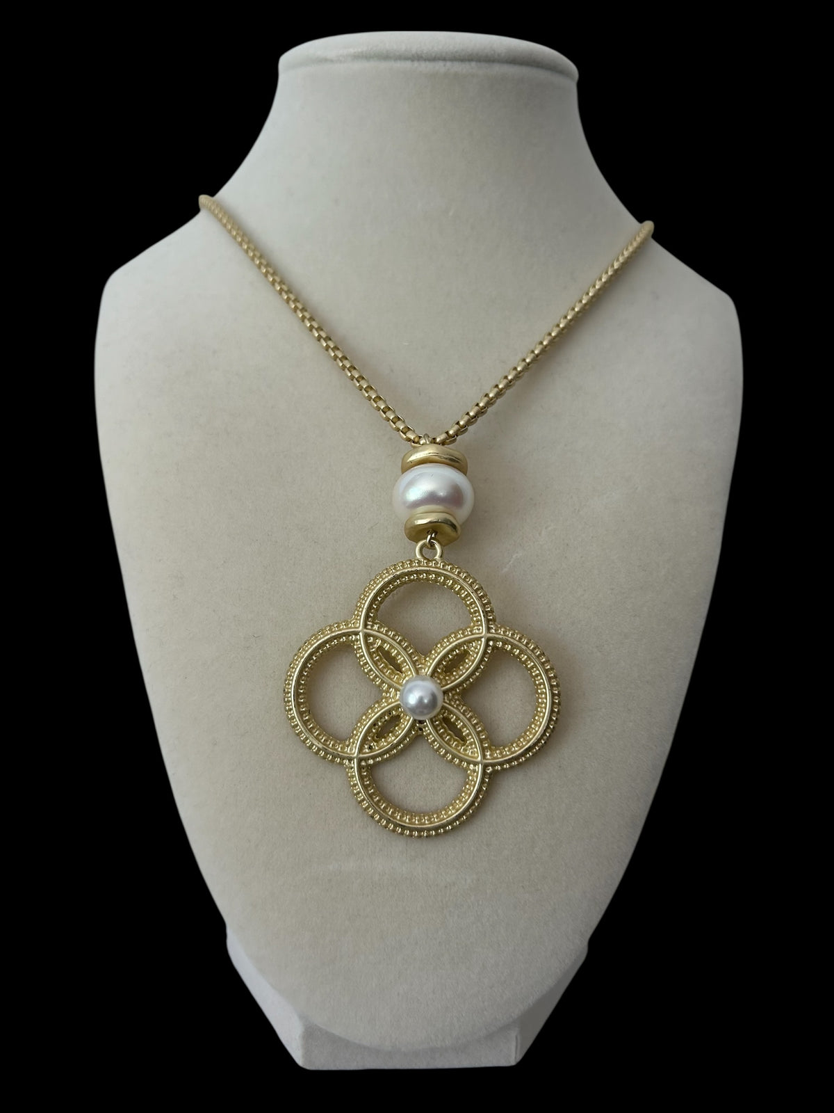 Aura necklace